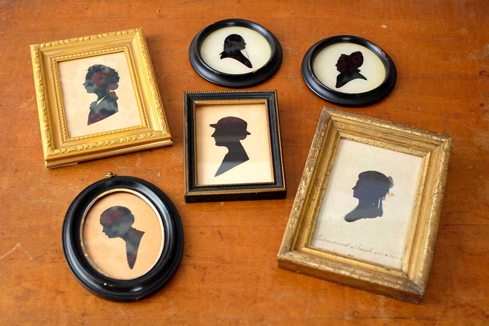 Diverses silhouettes encadrées